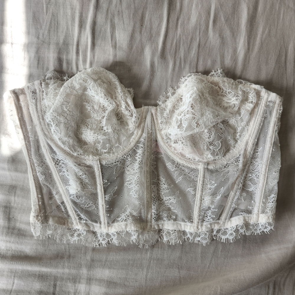 34DD Victoria Secret Bra. Strapless.